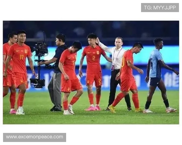 国足鏖战九十分钟顽强逼平亚洲劲旅展现出前所未有的团队凝聚力 国足鏖战九十分钟顽强逼平亚洲劲旅展现出前所未有的团队凝聚力