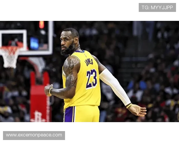 湖人逆转勇士 詹姆斯砍下三双率队取胜点燃新赛季夺冠希望