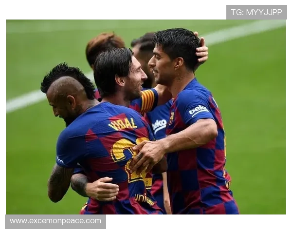 梅西领衔巴萨再度登顶西甲冠军 曼联遭遇连败陷入困境